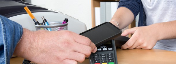 El pago móvil y contactless se afianza en España