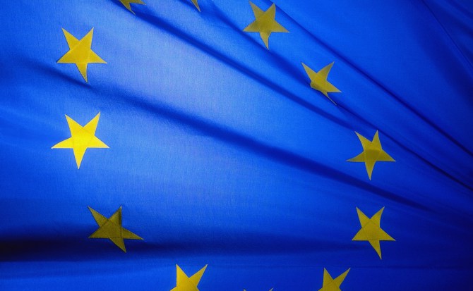La UE sigue su cruzada contra Google, Facebook y Twitter