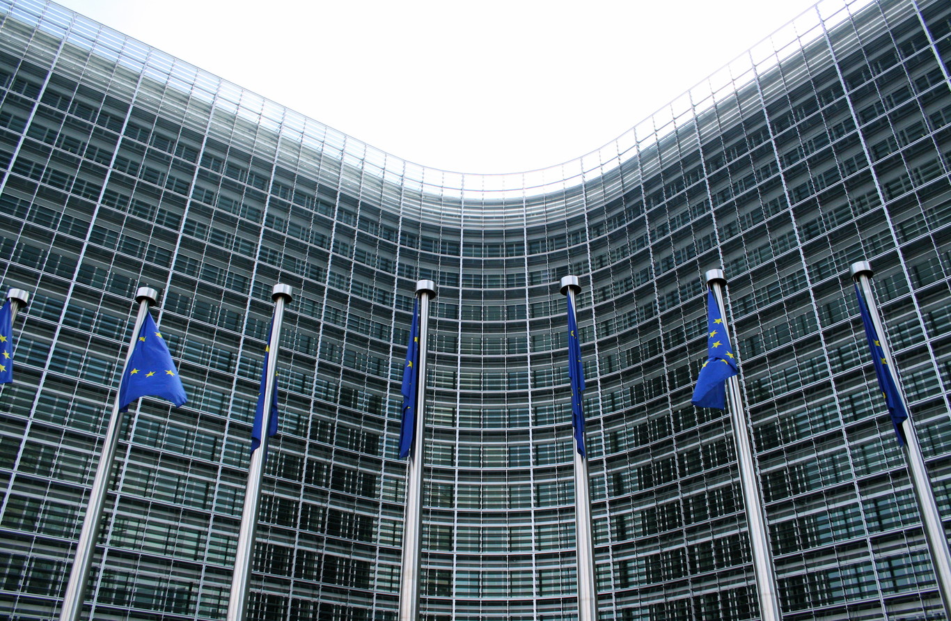La UE impone a Google la mayor sanción de su historia