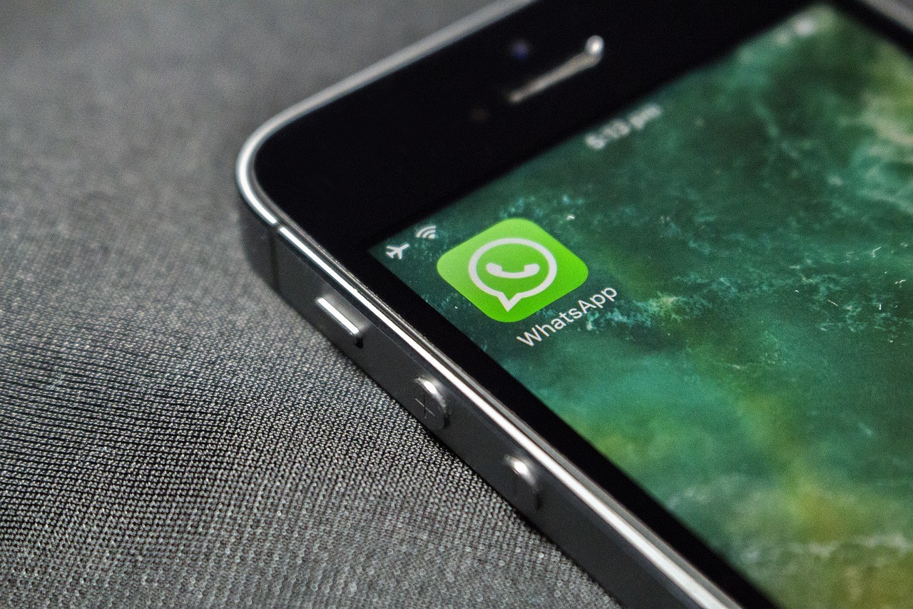 WhatsApp hace global su política contra las noticias falsas